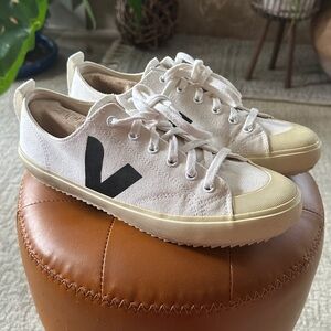 Veja Nova canvas sneakers. Women’s 10. EUR 41.